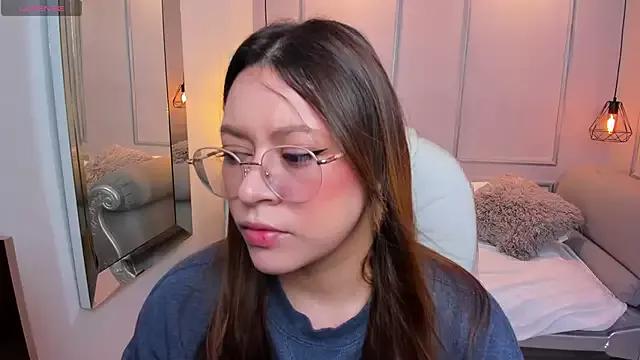 Lanna18 on StripChat 
