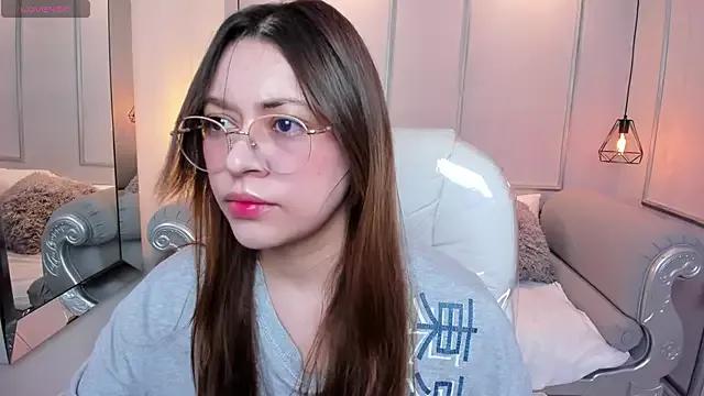 Lanna18 on StripChat