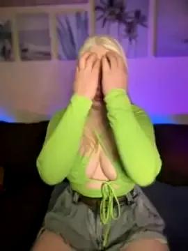 LaraHollywood on StripChat 