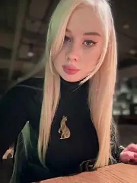 LaraHollywood on StripChat 