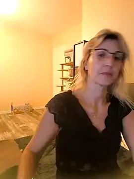 laura1076 — Enlever le soutien gorge