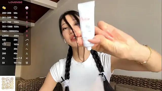 LezlieGreet — Kiss my shoulders