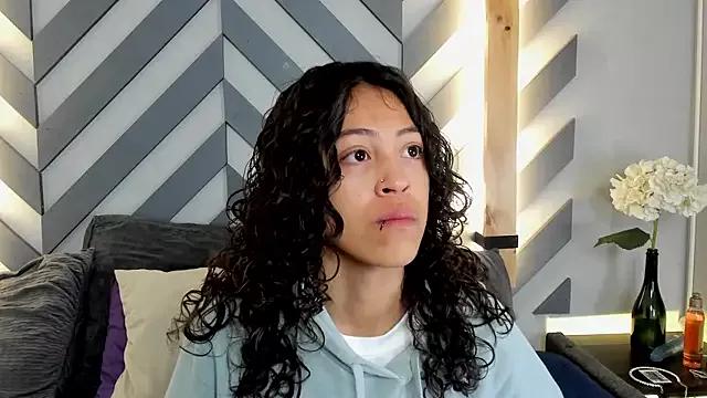 liily_grey on StripChat 