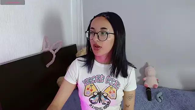 Littlee_Bunny_ on StripChat 