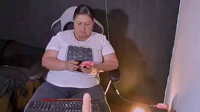 Lizz_Milf on StripChat 