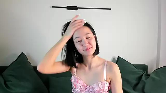 Lola_Peach on StripChat 