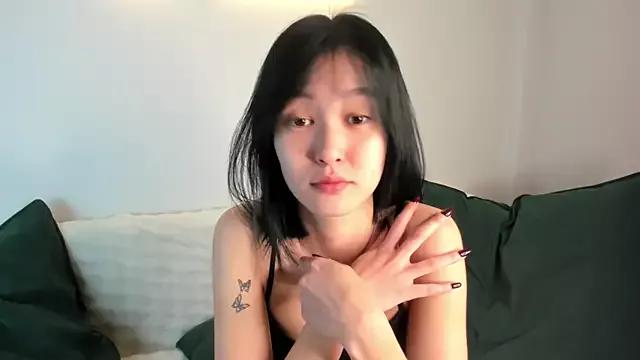 Lola_Peach on StripChat