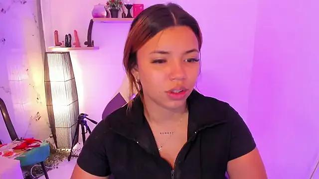 Lucy_Strong on StripChat