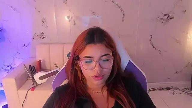 Lucy_Strong on StripChat