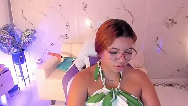 Lucy_Strong on StripChat