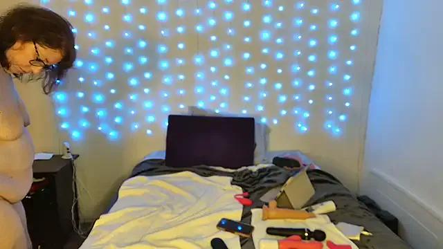 luvely_gurl on StripChat