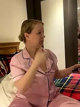 madamlillyrose — Arse up doggy and jiggle