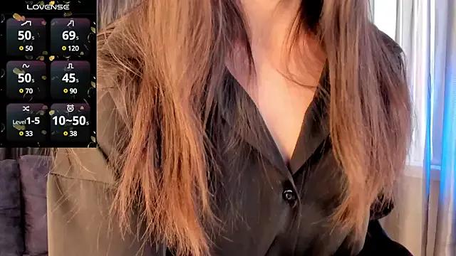 MaeAtwood from StripChat