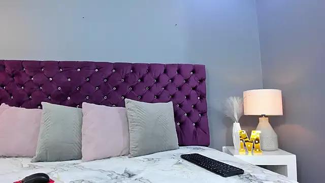 MauraGray from StripChat is Freechat