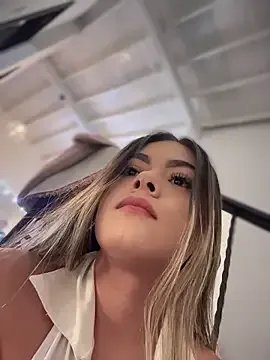 MayaMoanXXX on StripChat 