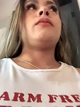 MayaMoanXXX on StripChat 