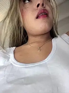 MayaMoanXXX on StripChat 