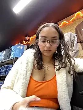 Megan_alanna — RUB MY PUSSY IN PUBLIC 