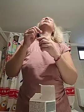 merlyn4 on StripChat