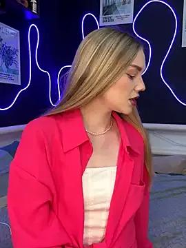 MilaMoone on StripChat