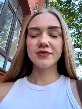 MilaMoone on StripChat