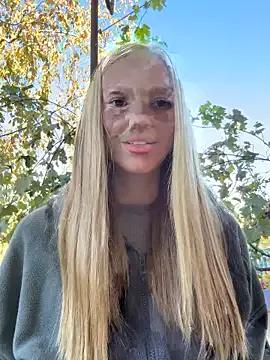 MilaMoone on StripChat