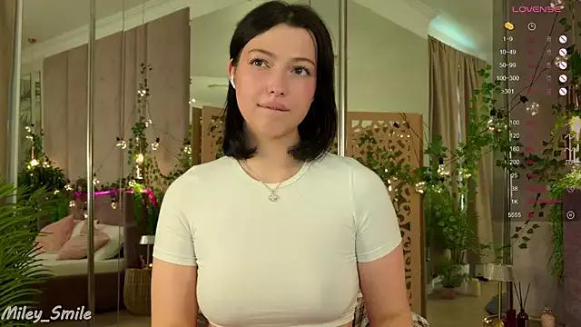 Miley_Smile from StripChat is Freechat