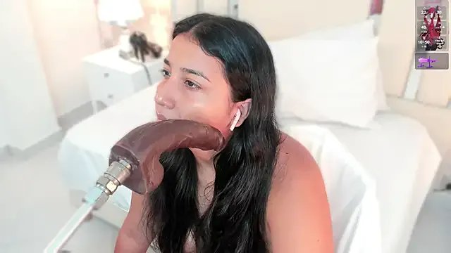 Miliaangeles — show tits and squeeze nipples