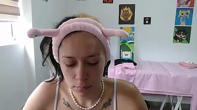 MommyMiaWs on StripChat 