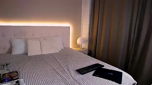 MonikaBelachi — Hello. I feel your vibrations ...