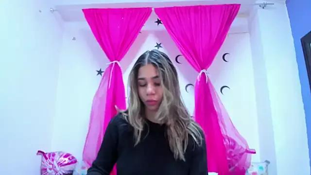 mrachellcriss303av from StripChat is Freechat