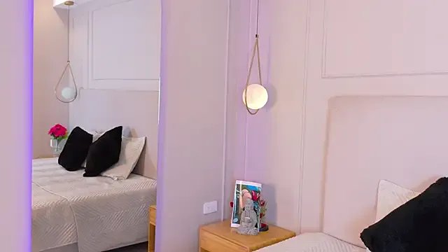 OlayaCooper on StripChat