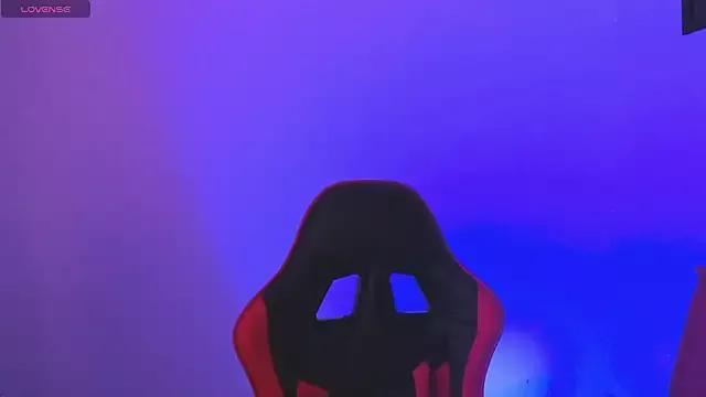 PeytonBox — show naked