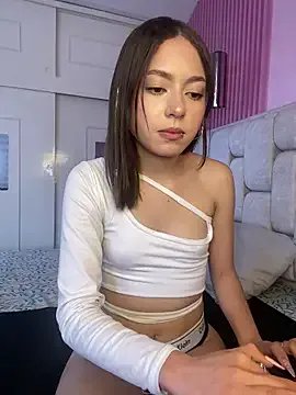 PrettyAmber on StripChat