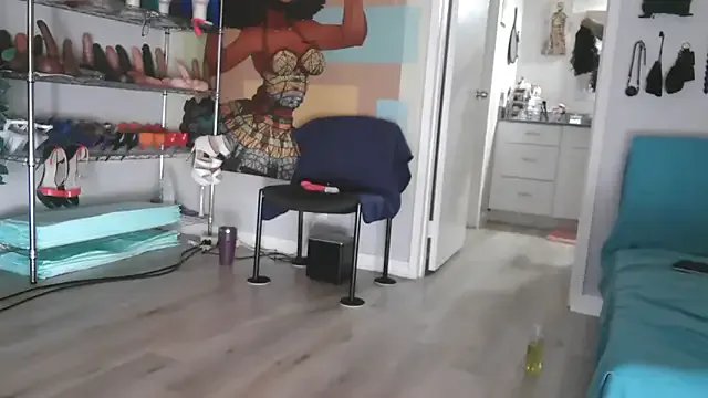 Queenanitadix on StripChat