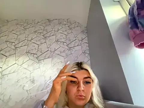 rosie-hipstergal on StripChat