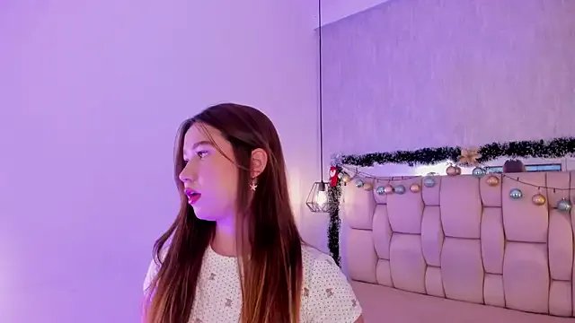 Roxie-Summers11 on StripChat