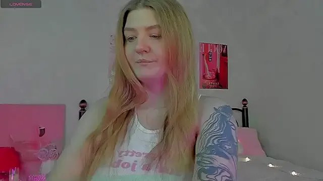 Ruby_Al1en on StripChat