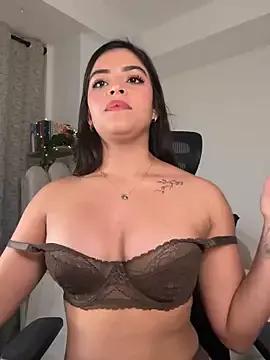 Sara-Evans on StripChat 