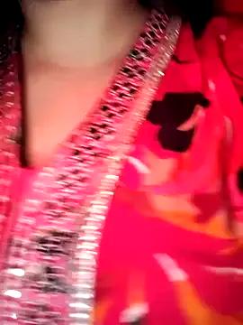 Sara_1618 on StripChat 