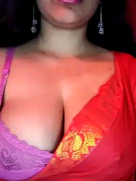 Sara_1618 on StripChat 