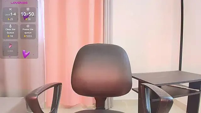 saray_reesee on StripChat