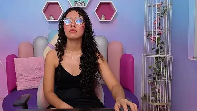 StripChat Sasha-Monroe  is Private  Sasha-Monroe — dancing sexy + naked
