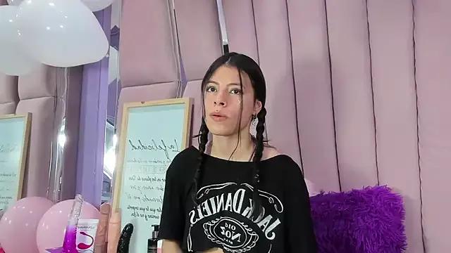 Sasha_Petitte on StripChat 