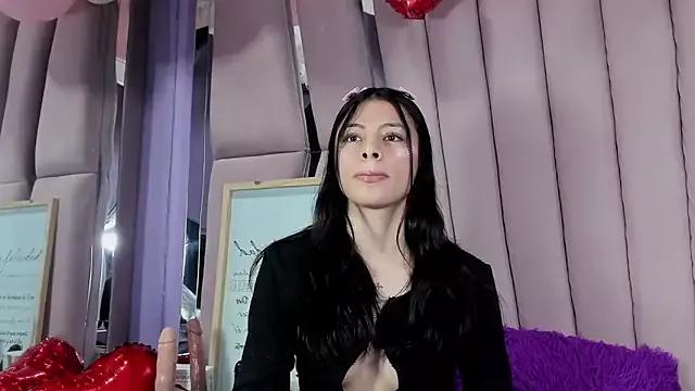 Sasha_Petitte on StripChat