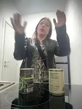 Sashabunny — Take off skirt and twerk  