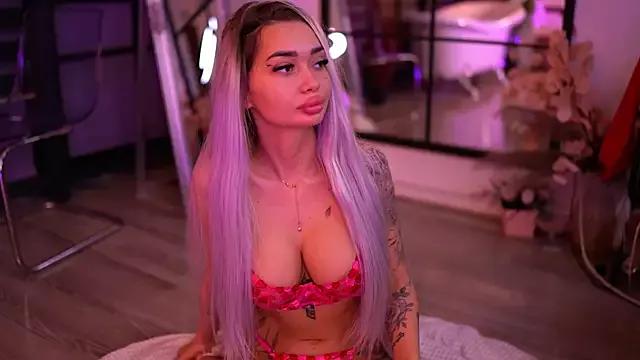 SashaFerrera from StripChat is Freechat