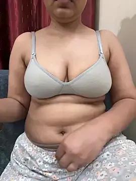 sassygirl4141 on StripChat 