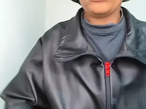 Sex_bomb30 on StripChat