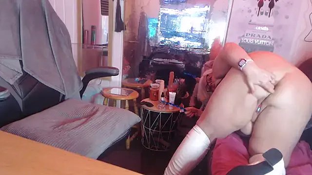 sexychazza16 on StripChat